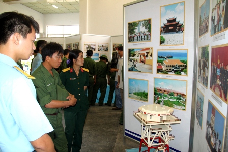 ງານວາງສະແດງກ່ຽວກັບ ມູນເຊື້ອອັນສະຫງ່າລາສີ ຂອງກອງທັບເຮືອຫວຽດນາມ